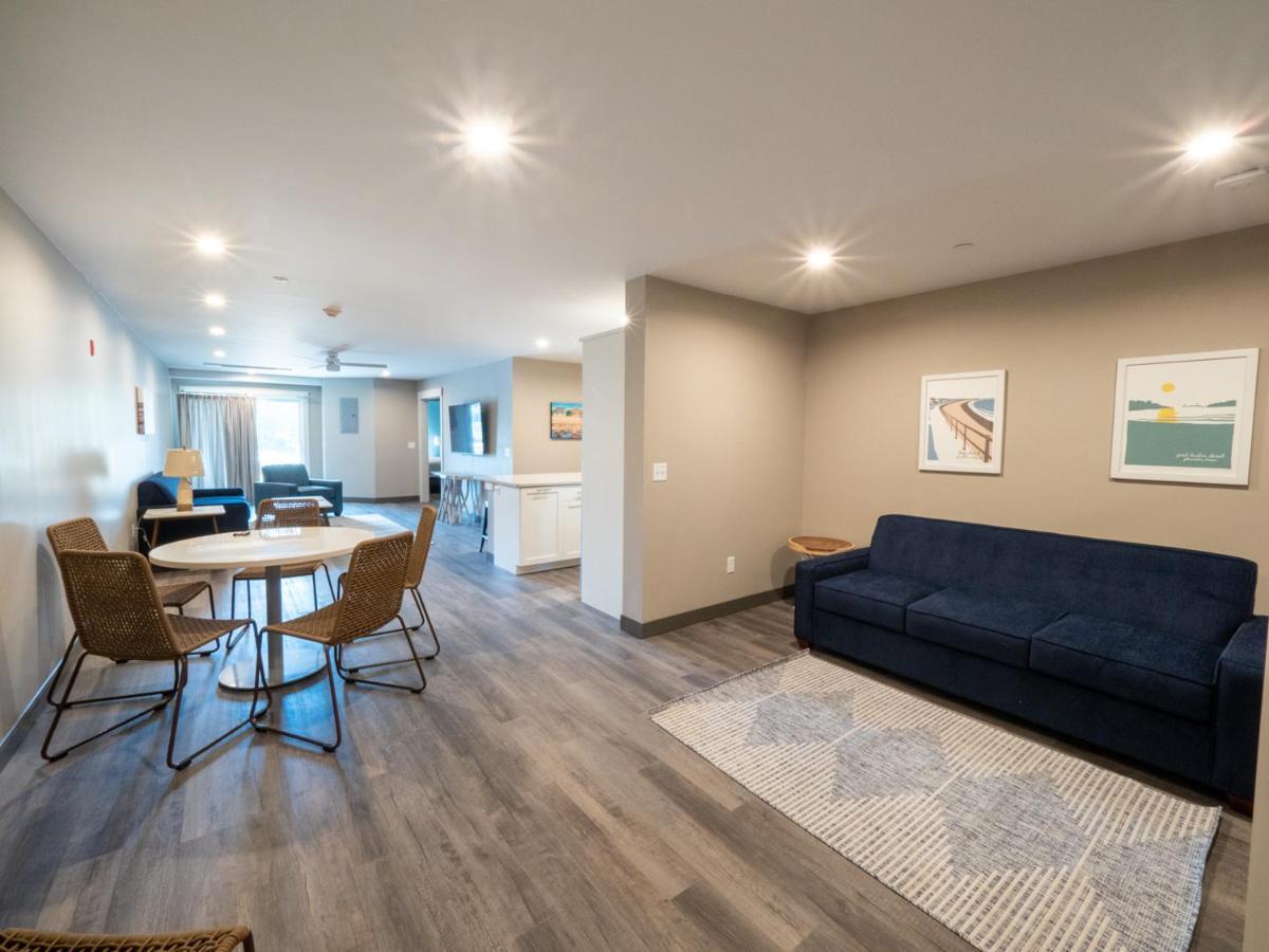 Long Beach Suites Gloucester Exteriér fotografie